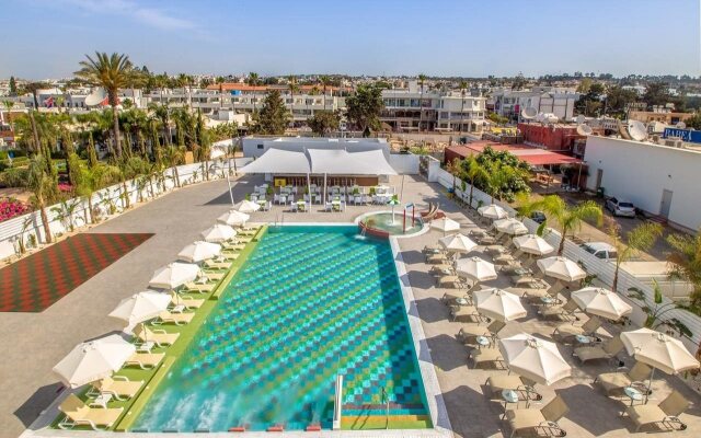 Nicholas Color Hotel