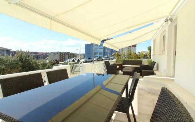 Residence by G - Avenida de Cantabria 60