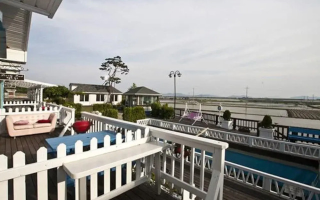 Ganghwa Edenjungwon Pension