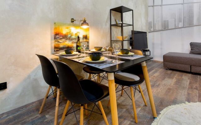 Bright Warwick Chambers Apartment