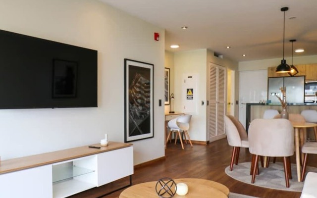 w Fascinating 1BR With Balcony in Miraflores