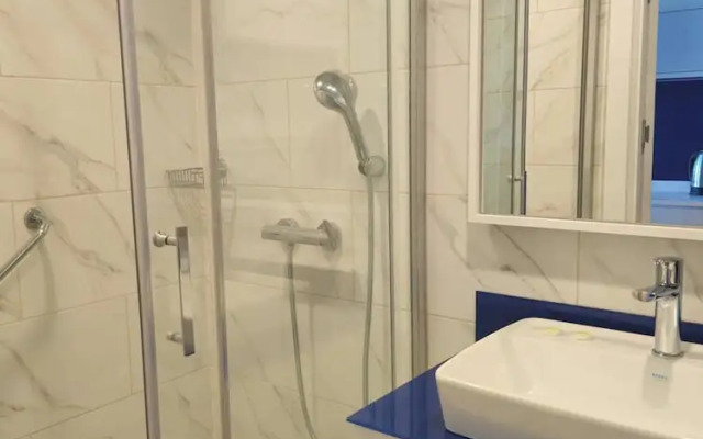 2910 - Studio 50m From the sea