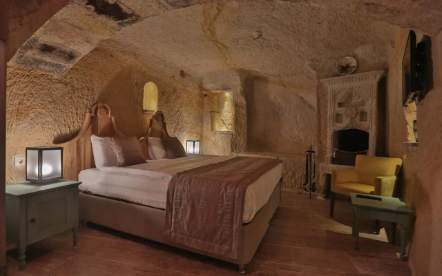 Acropolis Cave Suite