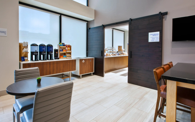 Holiday Inn Express NYC Brooklyn - Sunset Park by IHG