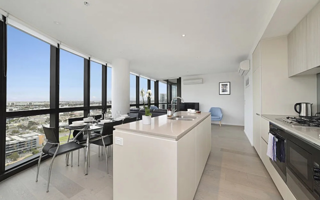 Wyndel Apartments Riverside on Collins