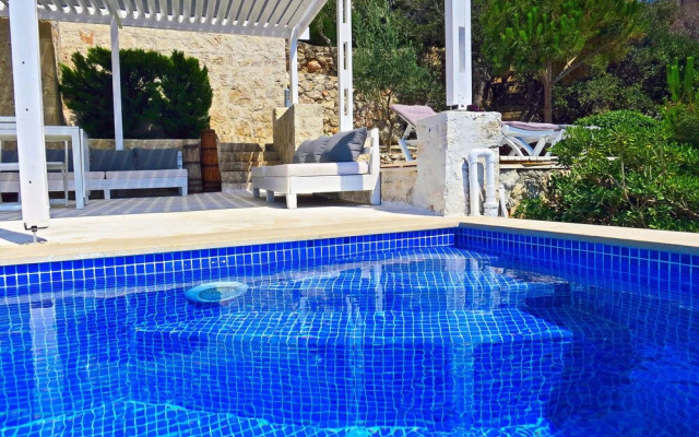 Villa Hazel by Villatatilin