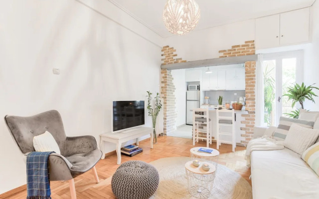 Head for Acropolis a Romantic Hideaway