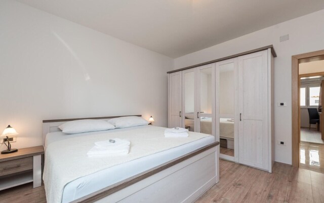 Amazing Home in Vrsi With 3 Bedrooms and Wifi