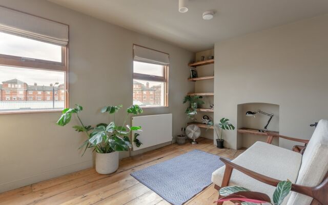 Bright, Spacious Two-bed in Hackney