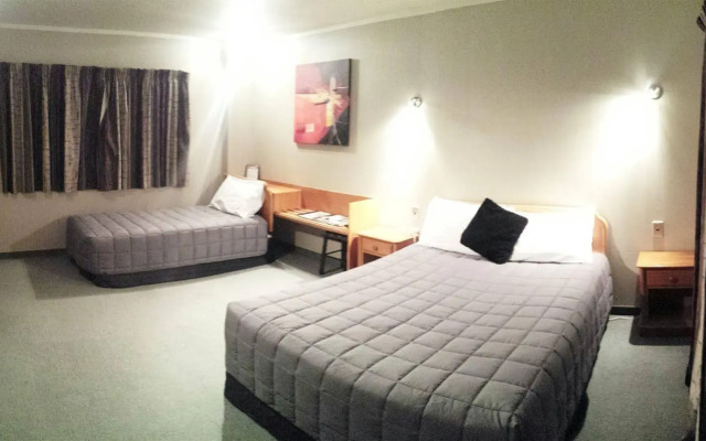The Aquarius Motor Inn
