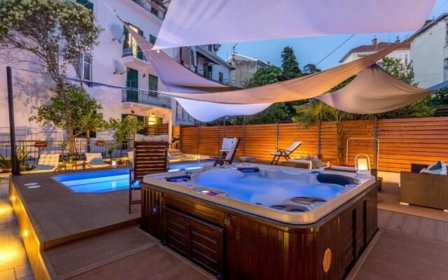 Evala luxury rooms with pool and garden