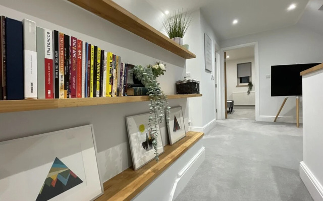 5 Star Unique Luxury Detached Apartment in Windsor