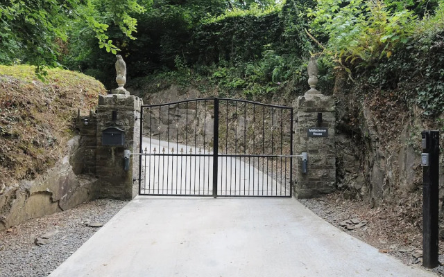 Mallacleave House