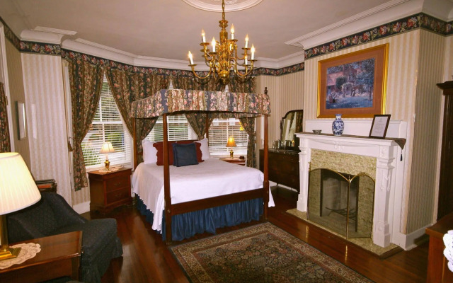The Cannonboro Inn