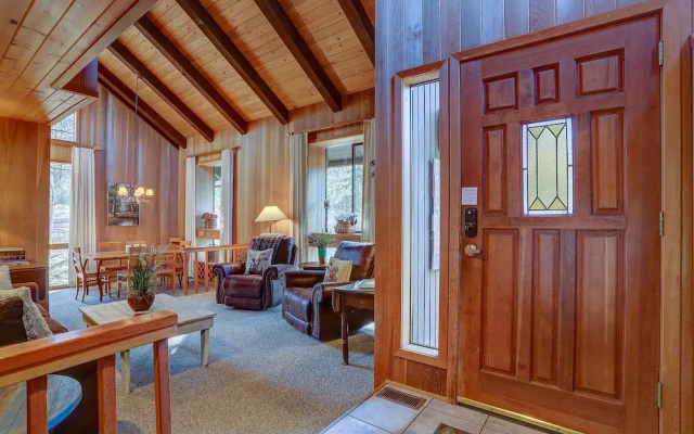 22 Rogue Home with Private Hot Tub, BBQ, and Game Room by RedAwning