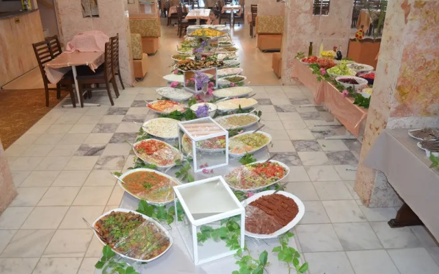 Megas Hotel