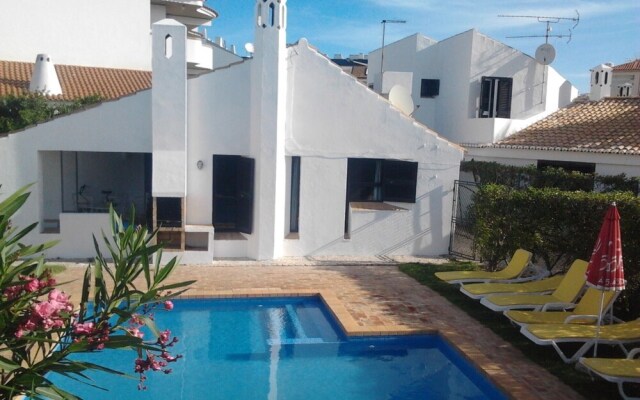 Barbecue and Pool Mystay Algarve