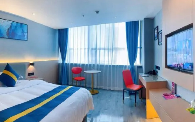 Kaili New Century Hotel (Grand Cross of International Trade Shopping Center) – Guest Rooms – Qiandongnan