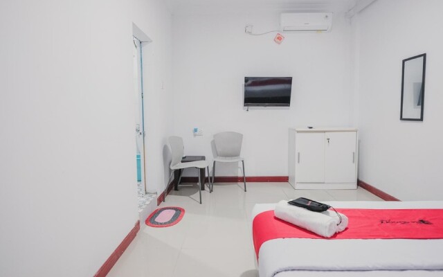 RedDoorz near Nagoya Hill Batam 4
