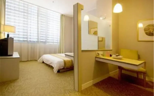 Hotel the Land