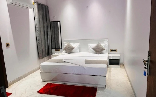 Hotel white House