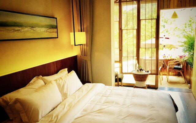 Hangzhou PuYu Travelling with Hotel