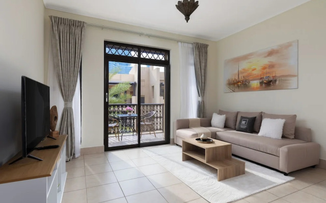 Maison Privee - Stylish & Spacious Apartment in Downtown Dubai