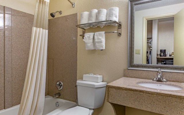 Quality Inn & Suites - Greensboro-High Point