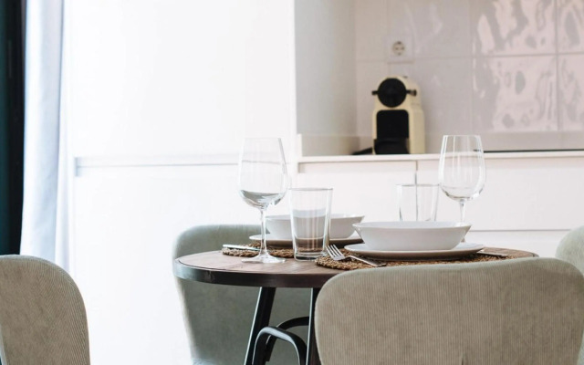 Chiqui and Vicente Bright Apartment