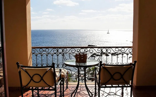 Charming 1BR With Ocean View in Cabo San Lucas