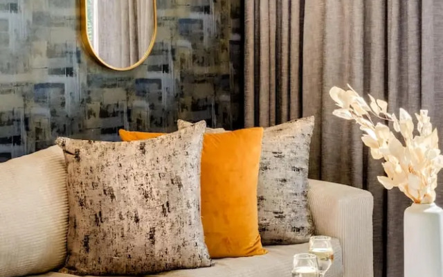 Stylish Urban Retreat at City Suite 904