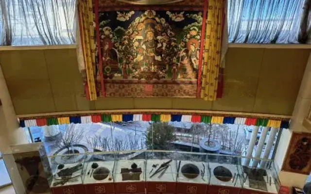 Minshan Tibet National Hotel (Zhaji Temple)