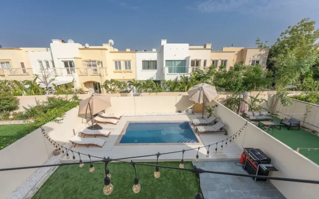 Luxurious Spacious 3-bedroom Villa With Private Pool at Springs 10