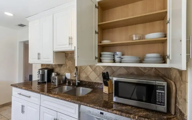 @ Marbella Lane - Convenient Home in Sunnyvale