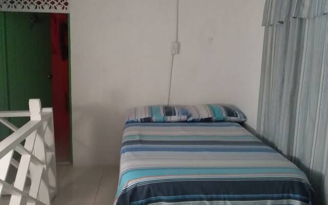 Room in Guest Room - Green Sea Villa Helen Inn - Kilometer 4 Circunvalar