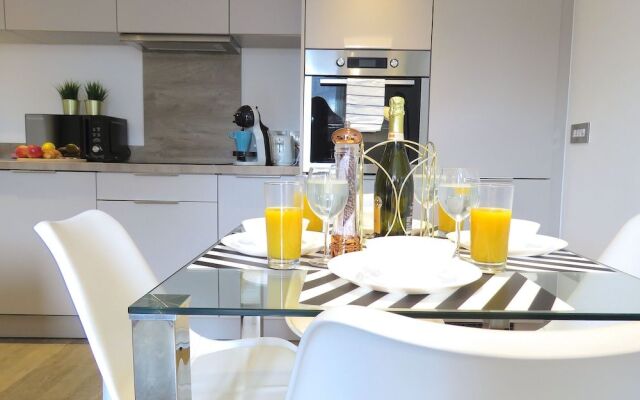 Tudors eSuite Grand Central Aparthotel