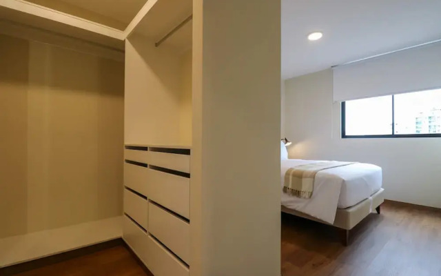 w Glorious 2BR w Perfect Balcony Near Kennedy Park