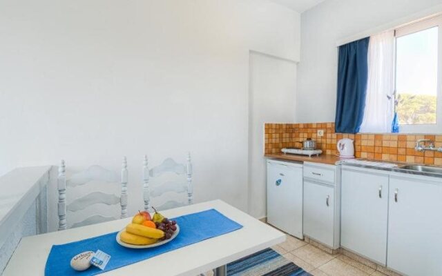 Antomar Apartments and Studios