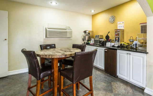 Rodeway Inn & Suites Houston near Medical Center