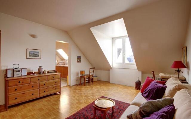 Large T2 with view of the Château d'Amboise