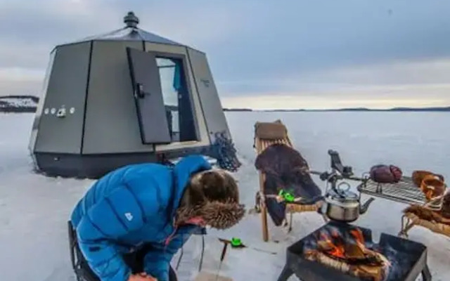 Room in Lodge - Peace & Quiet Hotel Floating Glass Room for 2 Guests Experience Northern Lights