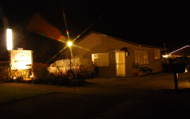 Almond Court Motel