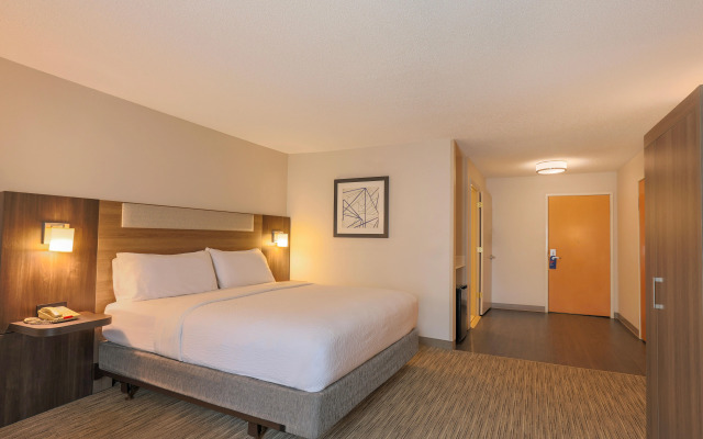 Holiday Inn Express & Suites Raleigh North - Wake Forest by IHG