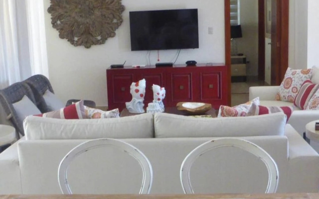 Private two Story Villa With Guest House