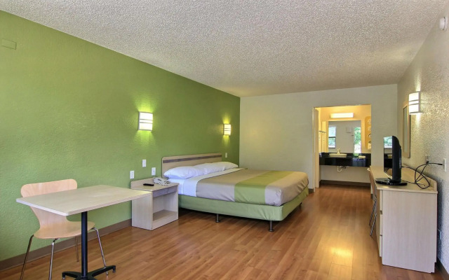 Motel 6 Austin, TX - Central Downtown UT