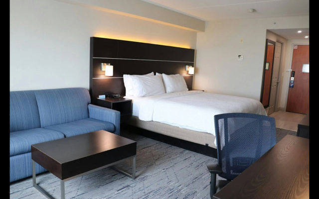 Holiday Inn Express & Suites Brampton by IHG