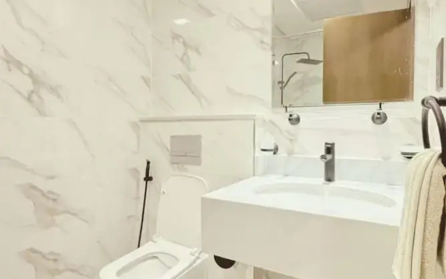 Stylish Studio Pool View JVC Elysee 3