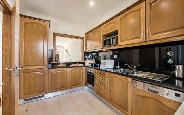 Luxurious First Floor Apartment Sleeps 4