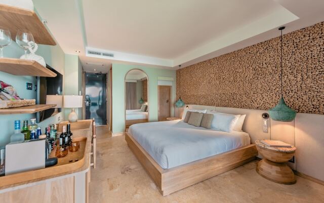 The Brown, Guatape, Autograph Collection