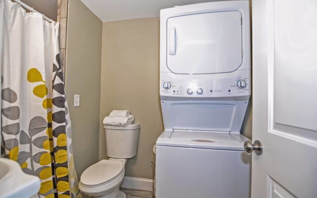 2br/1ba Near Paul Revere House by Domio